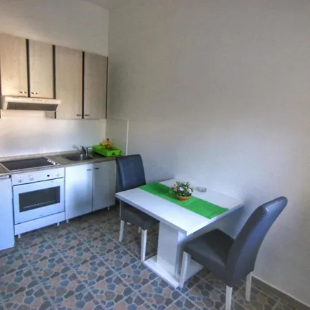 Apartment Sea Breeze 2 *