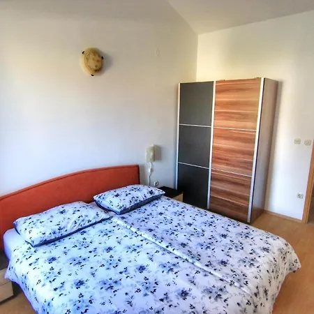 Apartment Sea Breeze 2