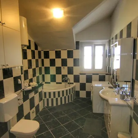 Sea Breeze 2 Apartment *