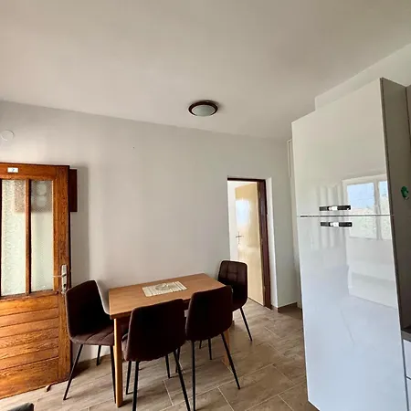 Sea Breeze 2 Apartment *