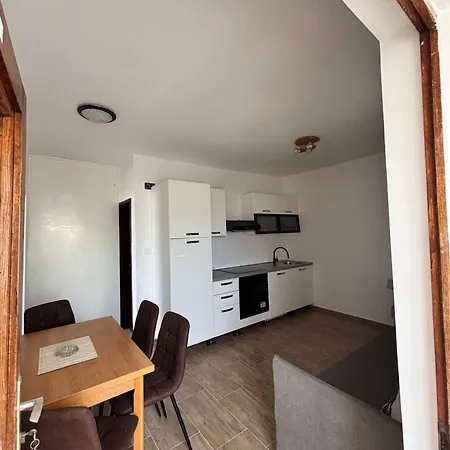 Apartment Sea Breeze 2